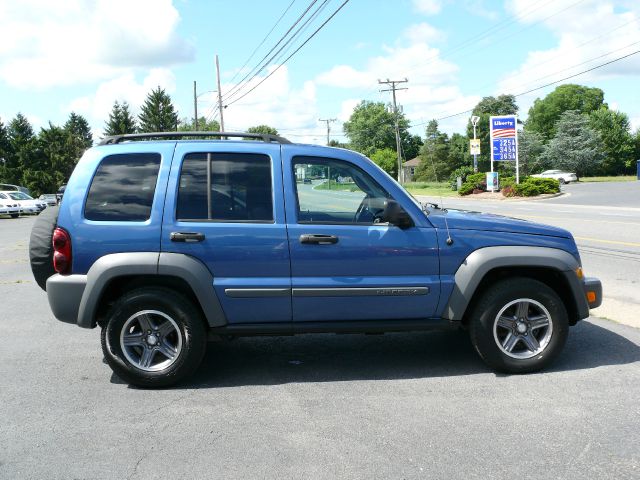 Jeep Liberty 2005 photo 2