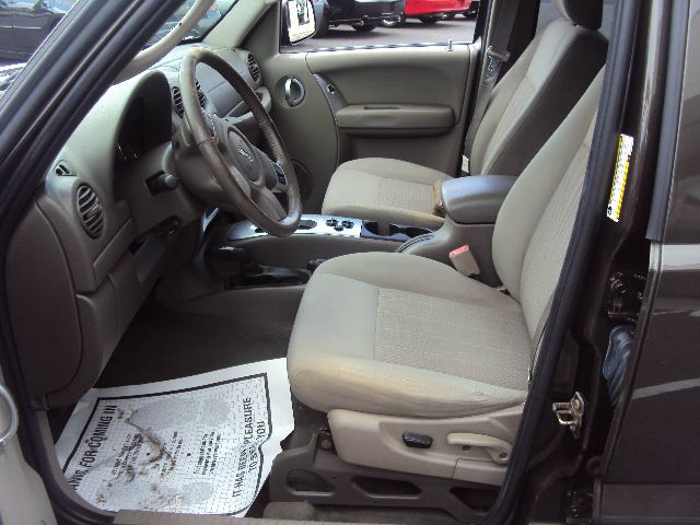 Jeep Liberty 2005 photo 10