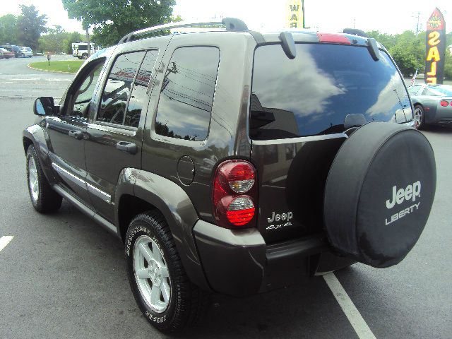 Jeep Liberty 2005 photo 16