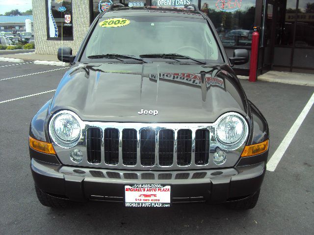 Jeep Liberty 2005 photo 17