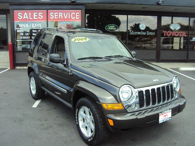 Jeep Liberty 2005 photo 2