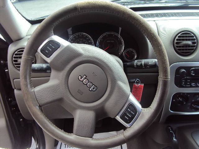 Jeep Liberty 2005 photo 4