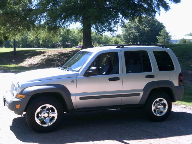 Jeep Liberty 2005 photo 3