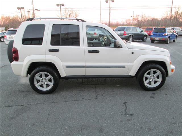 Jeep Liberty 2005 photo 3