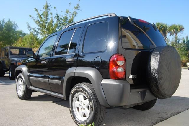 Jeep Liberty 2006 photo 2