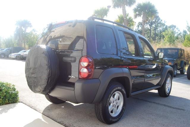 Jeep Liberty 2006 photo 4