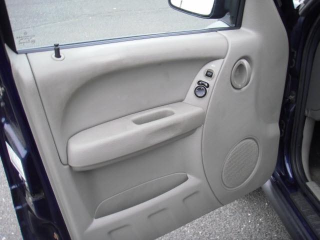 Jeep Liberty 2006 photo 2