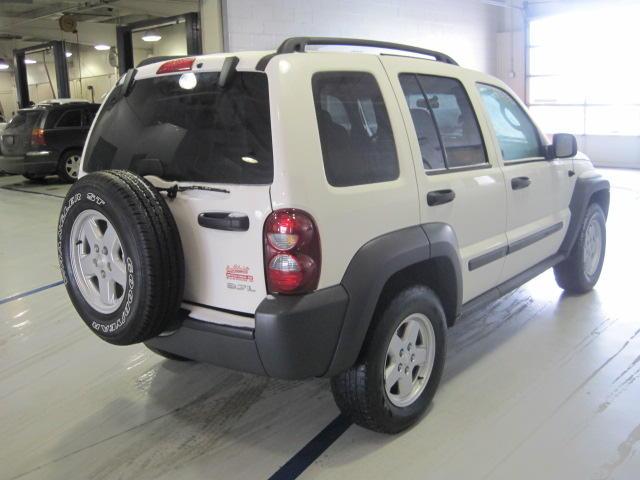 Jeep Liberty 2006 photo 2