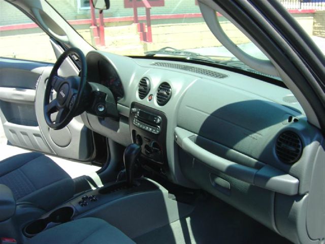 Jeep Liberty 2006 photo 10