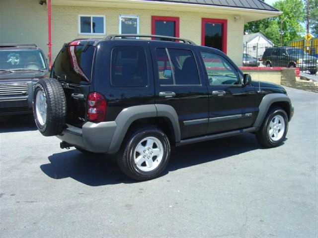 Jeep Liberty 2006 photo 16