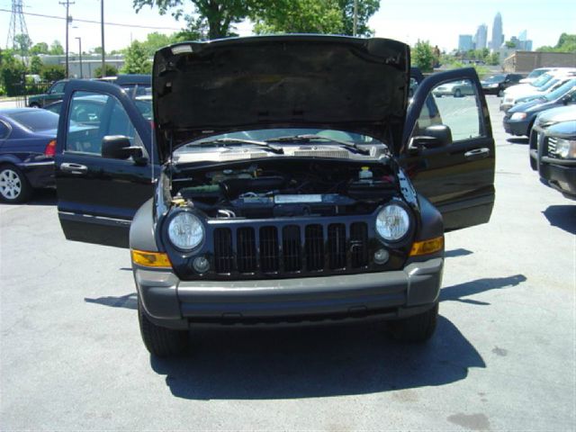 Jeep Liberty 2006 photo 2