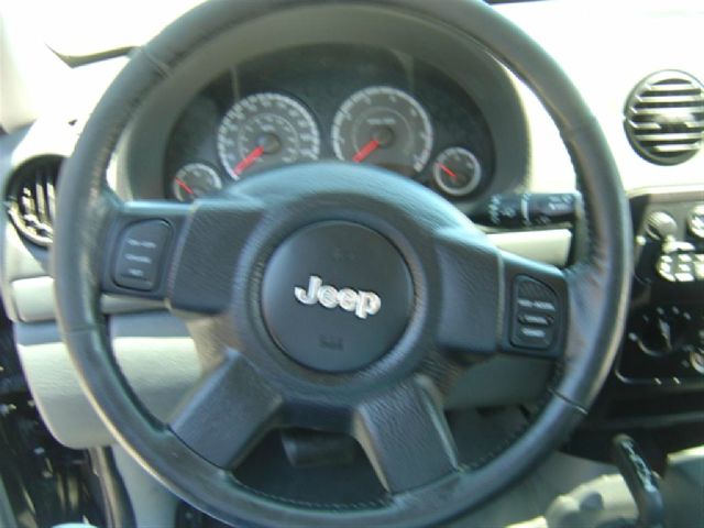 Jeep Liberty 2006 photo 9