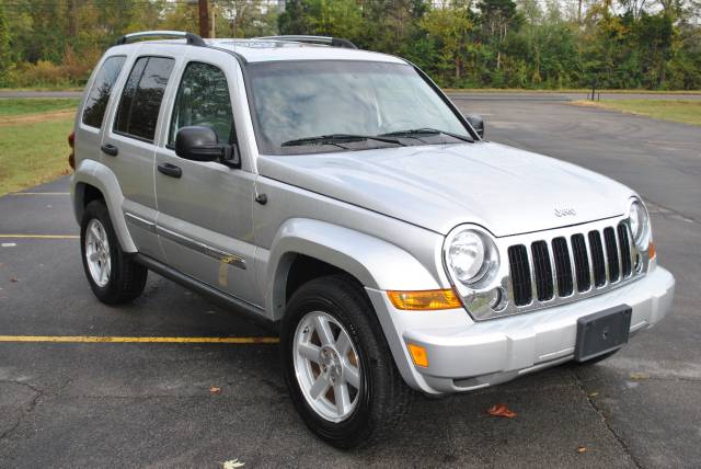 Jeep Liberty 2006 photo 2