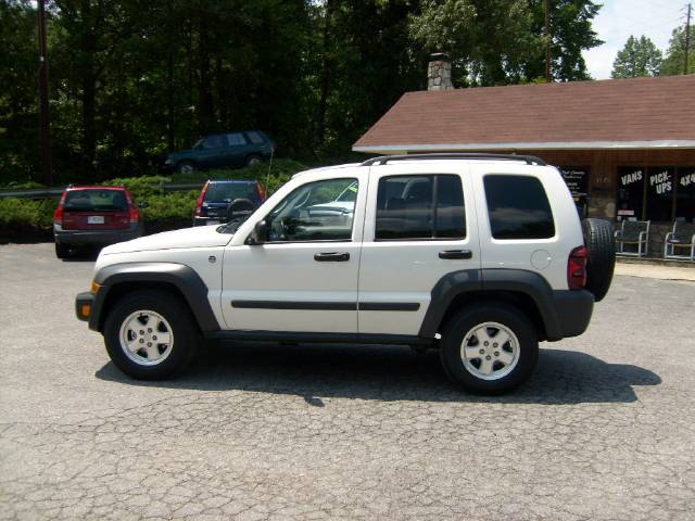 Jeep Liberty 2006 photo 2