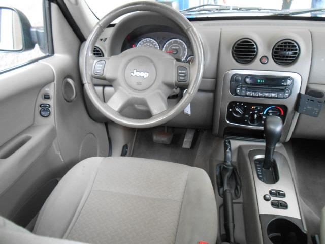 Jeep Liberty 2006 photo 4