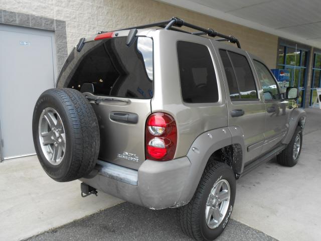 Jeep Liberty 2006 photo 9