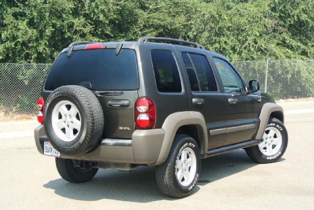 Jeep Liberty 2006 photo 4