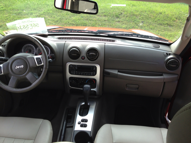 Jeep Liberty 2006 photo 18