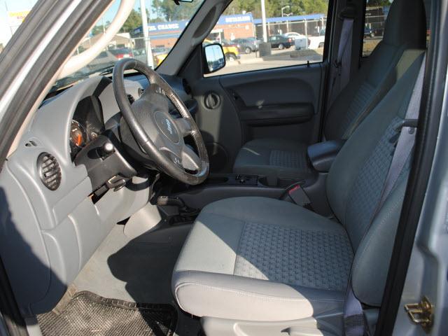 Jeep Liberty 2006 photo 4