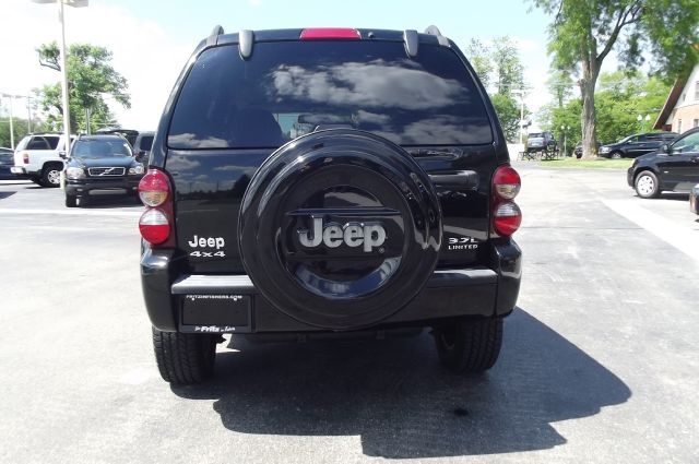 Jeep Liberty 2006 photo 16