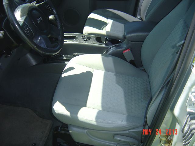 Jeep Liberty 2006 photo 11