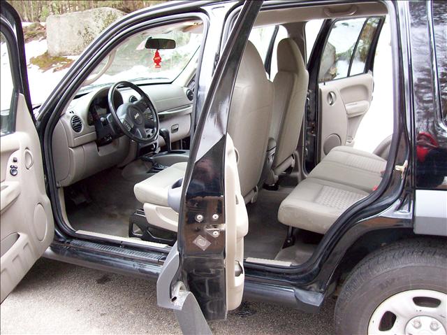 Jeep Liberty 2006 photo 2