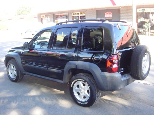 Jeep Liberty 2006 photo 2