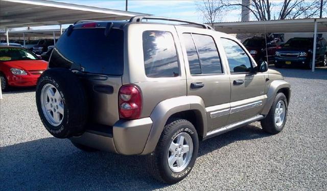 Jeep Liberty 2006 photo 2