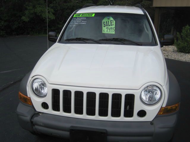 Jeep Liberty 2006 photo 2