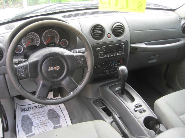 Jeep Liberty 2006 photo 4