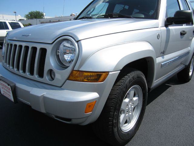 Jeep Liberty 2006 photo 2