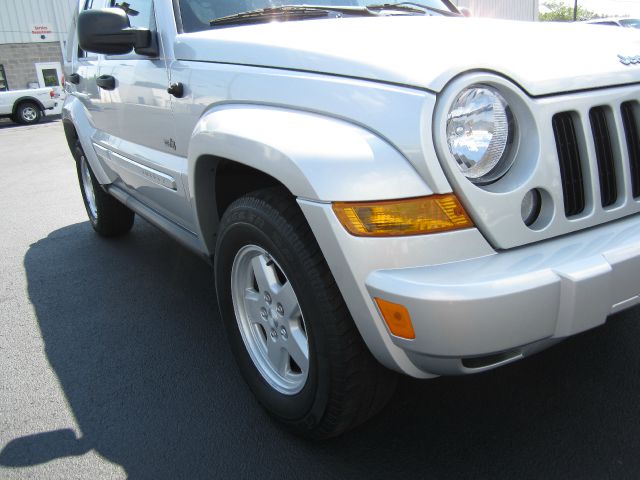 Jeep Liberty 2006 photo 3