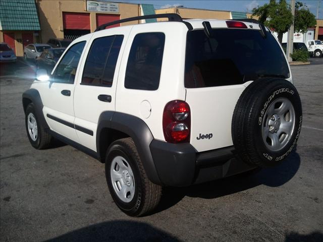 Jeep Liberty 2006 photo 3