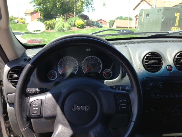 Jeep Liberty Extended Cab V8 LT W/1lt SUV