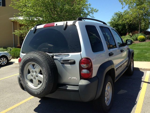 Jeep Liberty 2006 photo 10