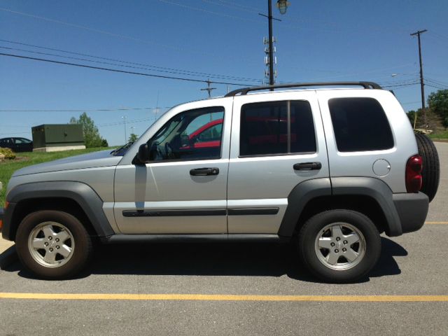 Jeep Liberty 2006 photo 9