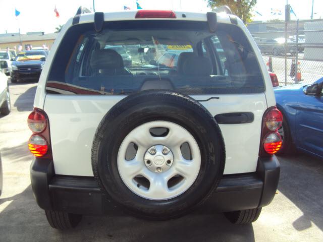 Jeep Liberty 2006 photo 3