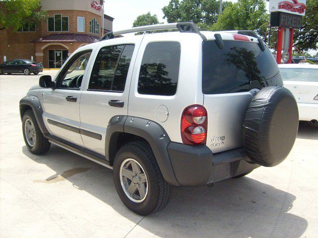 Jeep Liberty 2006 photo 3