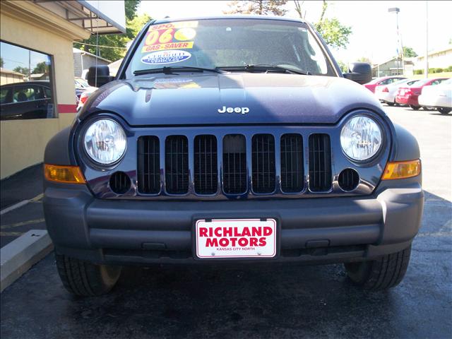 Jeep Liberty 2006 photo 2