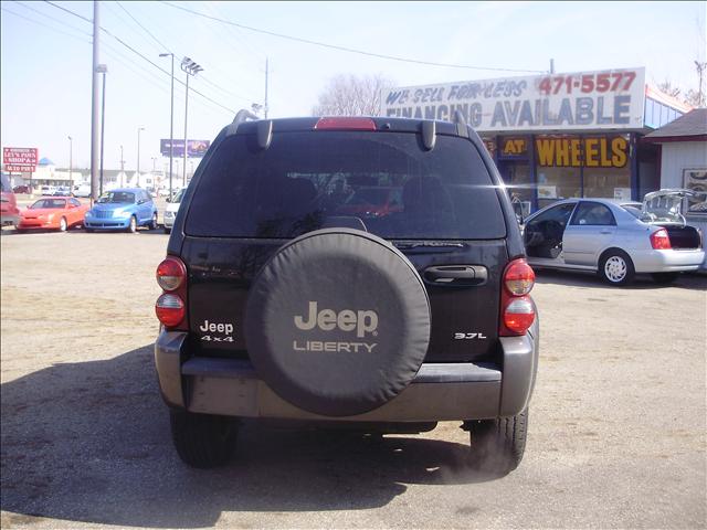 Jeep Liberty 2006 photo 2