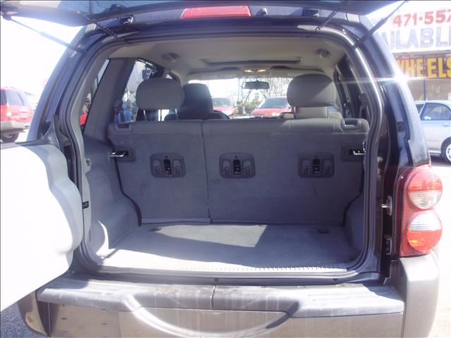 Jeep Liberty 2006 photo 4