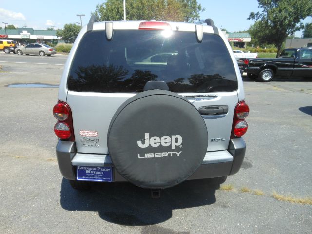 Jeep Liberty 2006 photo 2