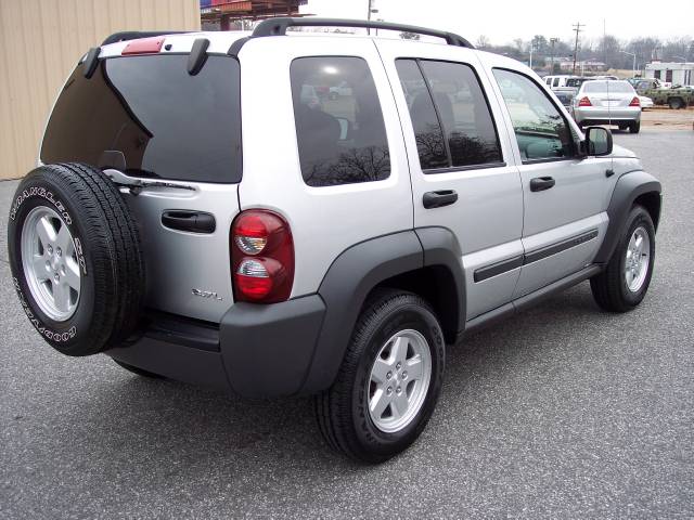 Jeep Liberty 2006 photo 3