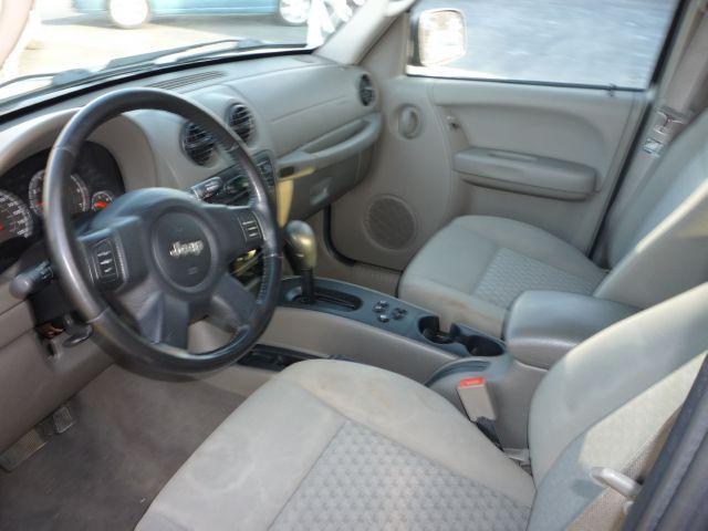 Jeep Liberty 2006 photo 2