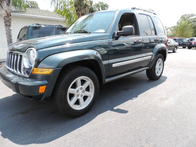 Jeep Liberty 2006 photo 2