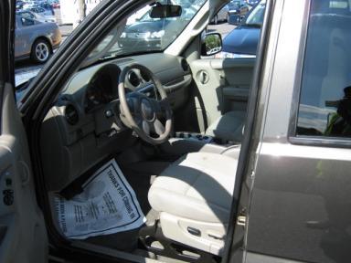 Jeep Liberty 2006 photo 2