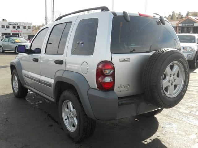 Jeep Liberty 2006 photo 2