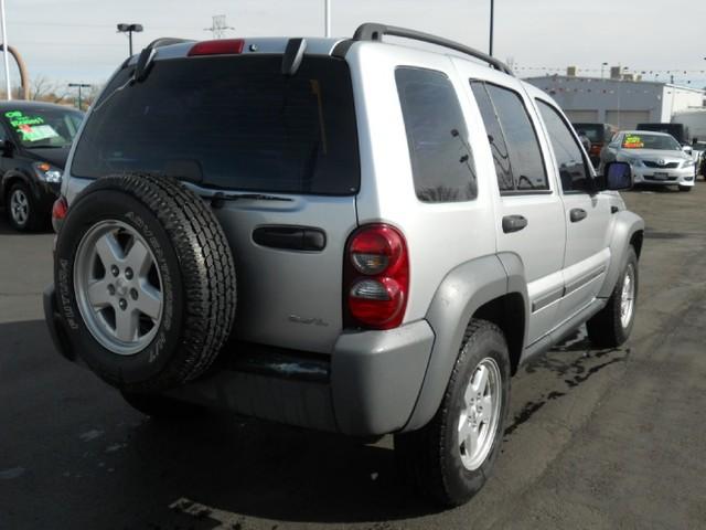 Jeep Liberty 2006 photo 4