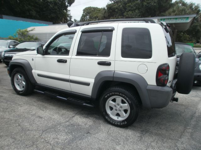 Jeep Liberty 2006 photo 20