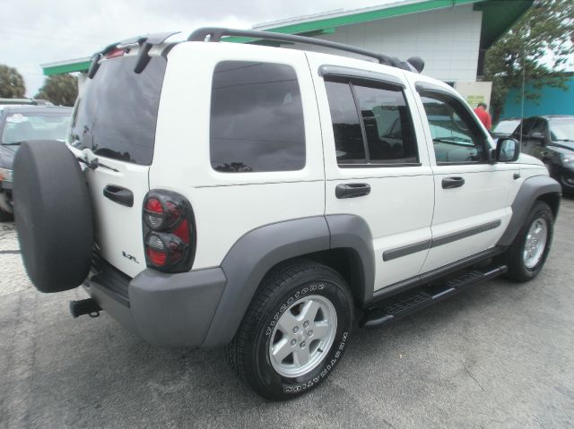 Jeep Liberty 2006 photo 21